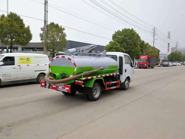 東風(fēng)途逸2.5方地下室吸糞車